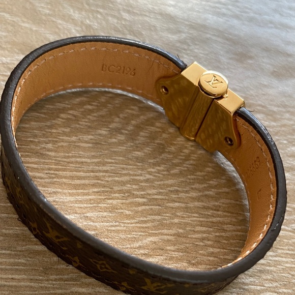 Louis Vuitton Monogram Bracelet with Gold Clasp - Picture 4 of 6